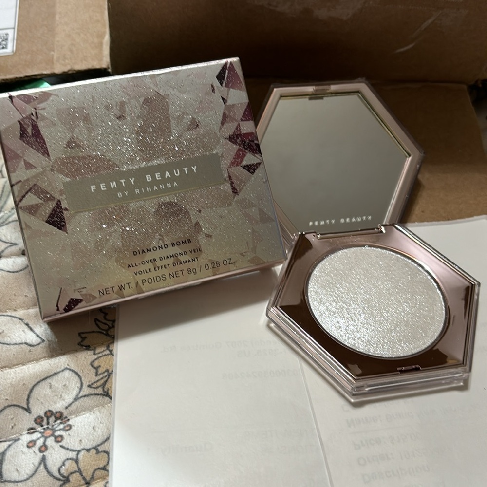 Fenty Beauty by Rihanna “Diamond Bomb”